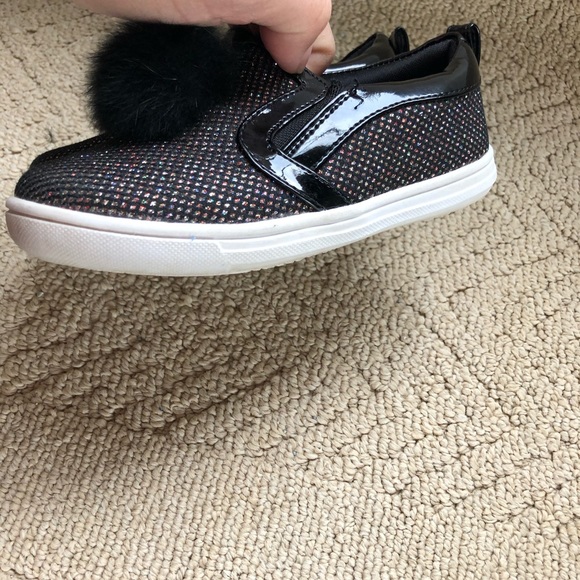 Size 8 black shoe with Pom Pom - Picture 5 of 6
